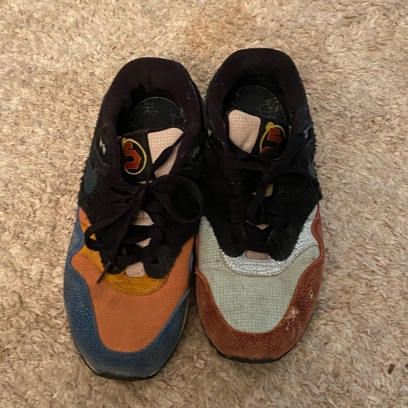 Older shoes - Picture 2 of 4